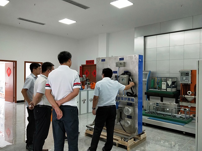 熱烈歡迎山東榮信集團(tuán)領(lǐng)導(dǎo)蒞臨深奧圖總部洽談合作