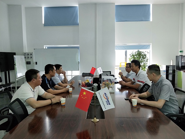 熱烈歡迎山東榮信集團(tuán)領(lǐng)導(dǎo)蒞臨深奧圖總部洽談合作