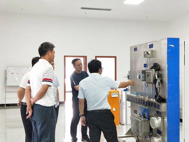 熱烈歡迎山東榮信集團(tuán)領(lǐng)導(dǎo)蒞臨深奧圖總部洽談合作