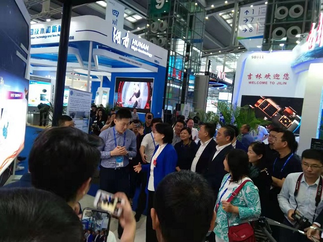 深圳高交會(huì)|深?yuàn)W圖硬科技智能儲(chǔ)運(yùn)系統(tǒng)引領(lǐng)行業(yè)風(fēng)向標(biāo) 深圳高交會(huì)|深?yuàn)W圖硬科技智能儲(chǔ)運(yùn)系統(tǒng)引領(lǐng)行業(yè)風(fēng)向標(biāo)