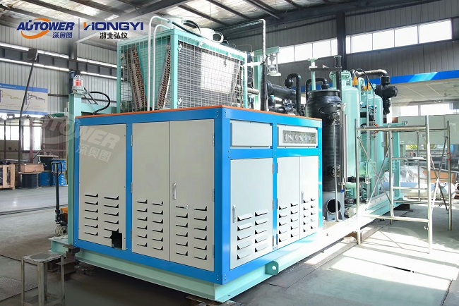     全自動(dòng)液動(dòng)汽車桁架鶴管的應(yīng)用有哪些呢？全自動(dòng)桁架鶴管其主要構(gòu)成有如下幾大部分：液壓控制系統(tǒng)、電氣控制系統(tǒng)、裝車鶴管、行走小車、密封帽、自動(dòng)跟進(jìn)機(jī)構(gòu)、桁架等幾部分組成。液壓控制系統(tǒng)中主要由縱向驅(qū)動(dòng)液壓缸、橫向驅(qū)動(dòng)液壓缸、升降液壓缸、液壓站等幾部分組成。   全自動(dòng)液動(dòng)汽車桁架鶴管的應(yīng)用有哪些      它負(fù)責(zé)鶴管裝車對位的執(zhí)行。電氣控制系統(tǒng)其主要控制液壓站的閥組換向、液位報(bào)警信號(hào)的采集及處理，它是全自動(dòng)桁架鶴管的中控。裝車鶴管其主要包括進(jìn)油管、回氣管、伸縮垂管、三通管及真空短流器等組成，其負(fù)責(zé)介質(zhì)的裝載及揮發(fā)氣體的導(dǎo)出。行走小車主要包括縱向行走小車和橫向行走小車，他主要作用：其一是鶴管的安裝載體；其二是帶動(dòng)鶴管進(jìn)行罐口對位。   全自動(dòng)液動(dòng)汽車桁架鶴管的應(yīng)用有哪些      密封帽及自動(dòng)跟進(jìn)機(jī)構(gòu)其主要作用起到密閉裝車，當(dāng)罐車隨著介質(zhì)的裝載而降低高度時(shí)，跟進(jìn)機(jī)構(gòu)壓縮密封帽保證密封帽和罐口貼合，防止揮發(fā)氣體外泄，污染環(huán)境及產(chǎn)生安全事故。      想要了解更多關(guān)于全自動(dòng)鶴管的相關(guān)信息，請關(guān)注深圳市奧圖威爾科技有限公司！